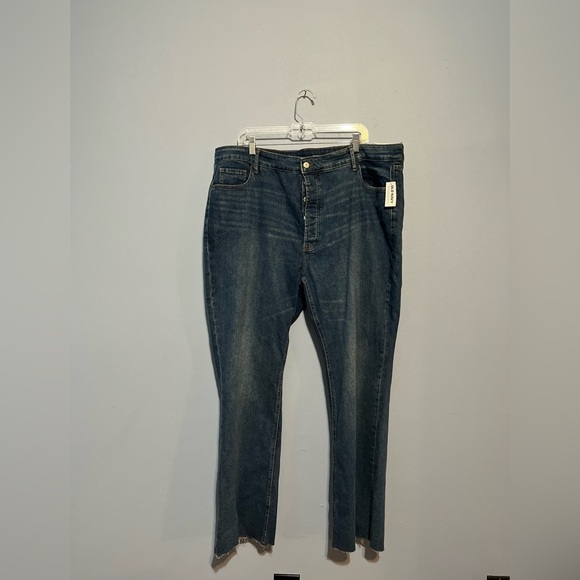 Old Navy Plus Size Kicker Boot Cut Jeans - Picture 5 of 7